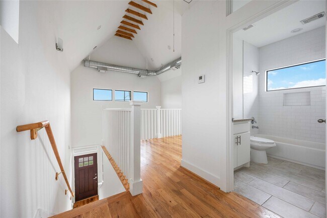 Building Photo - 1617 Dumble St