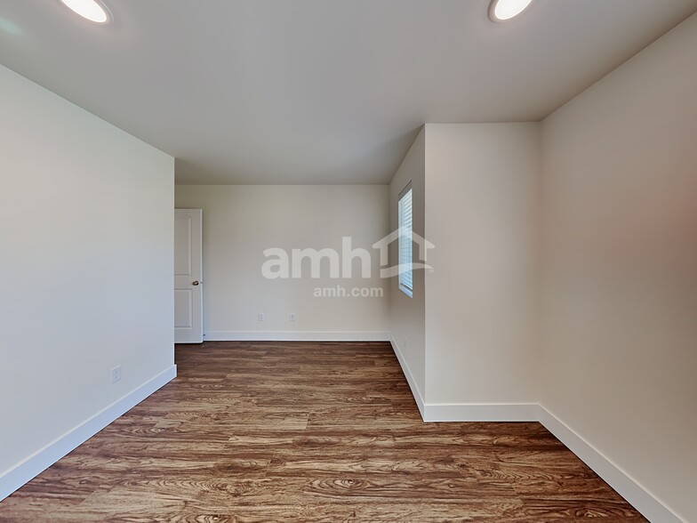 Building Photo - 32974 Lookout Ln