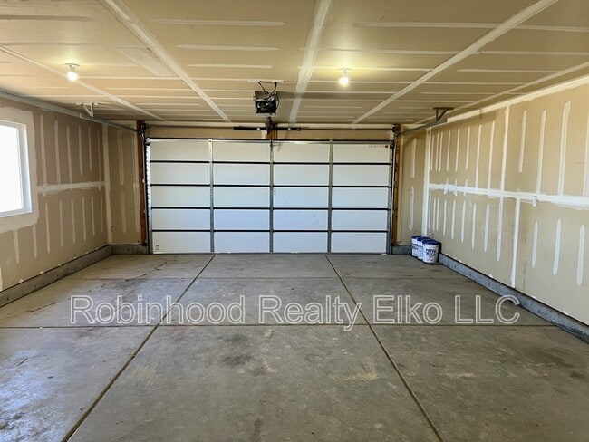 Building Photo - 758 Parkridge Pkwy