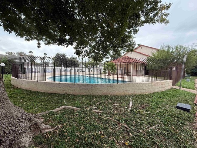 Building Photo - 101 W Del Mar Blvd