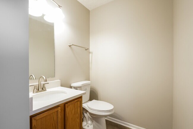 Building Photo - 568 Penn St