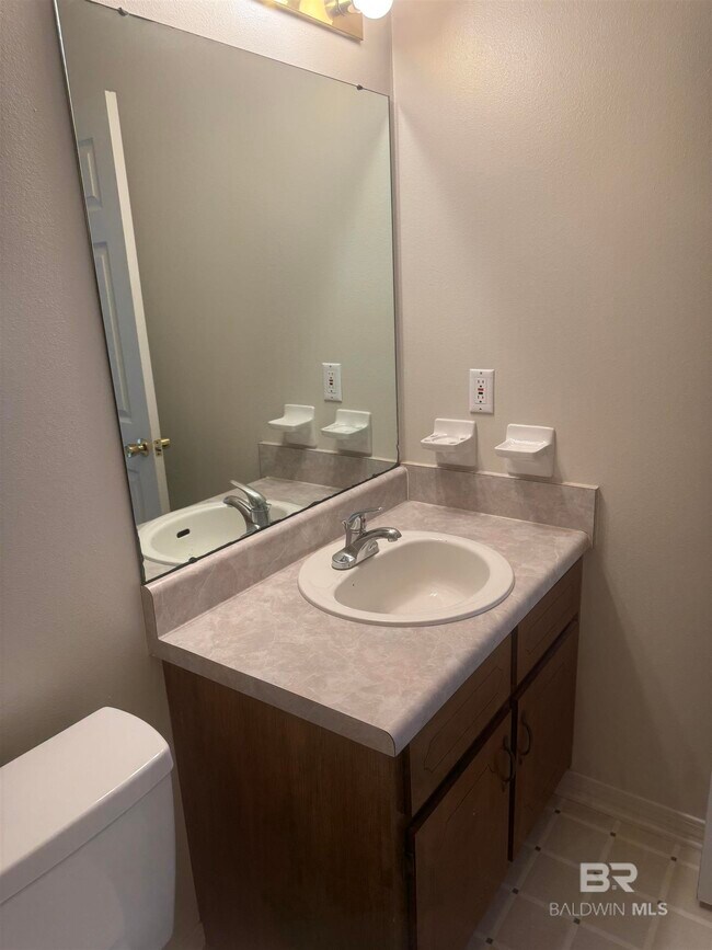 Building Photo - 20 Magnolia Cir