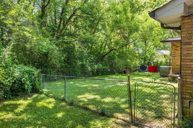 Building Photo - 7742 Holiday Hills Cir