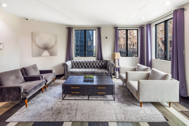 Building Photo - 4 York Ave