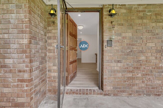 Building Photo - Rare opportunity minutes away from Savanna...