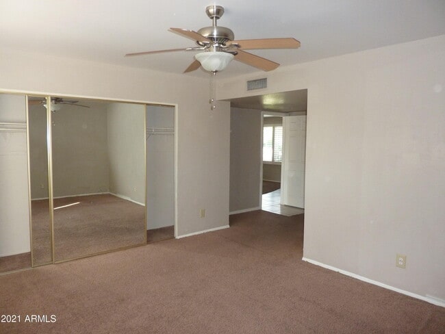 Building Photo - 607 E Diamond Dr