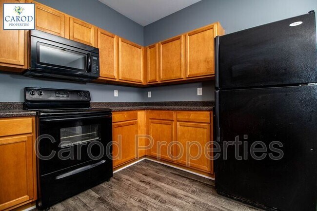 Building Photo - 8630 Redding Glen Ave