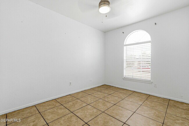 Building Photo - 11189 Ebb Tide Dr