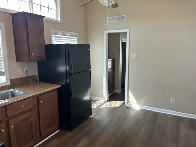 Building Photo - 2211 Ashberry Ave