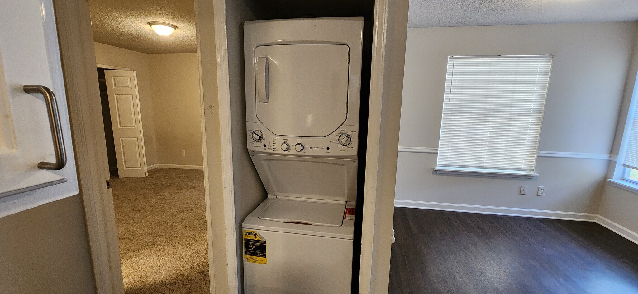Building Photo - Room in Apartment on Cypress Pointe St