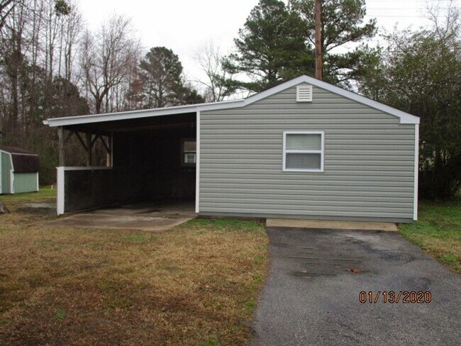 Building Photo - Deep Creek South