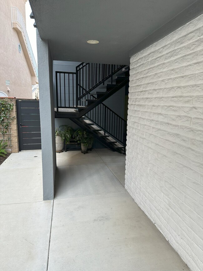 Building Photo - 4659 Park Dr