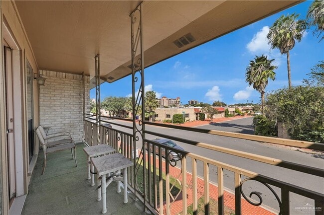 Building Photo - 19 S 5th St