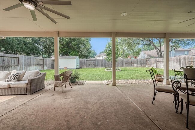 Building Photo - 1618 Savannah Dr