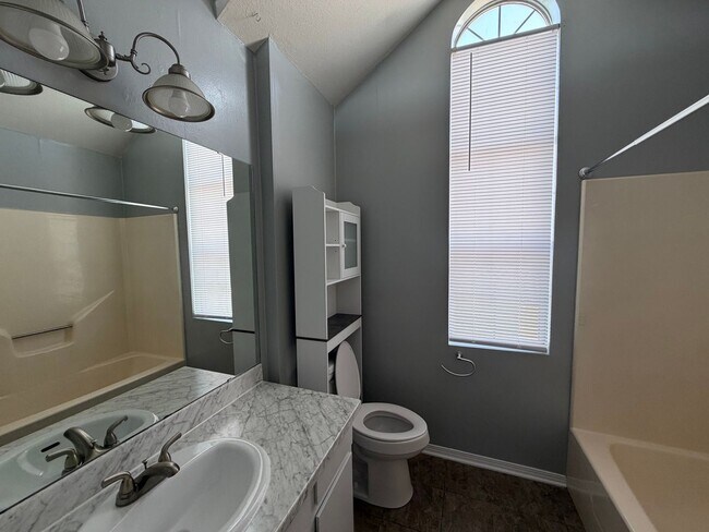 Building Photo - 301 Settlers Park Dr