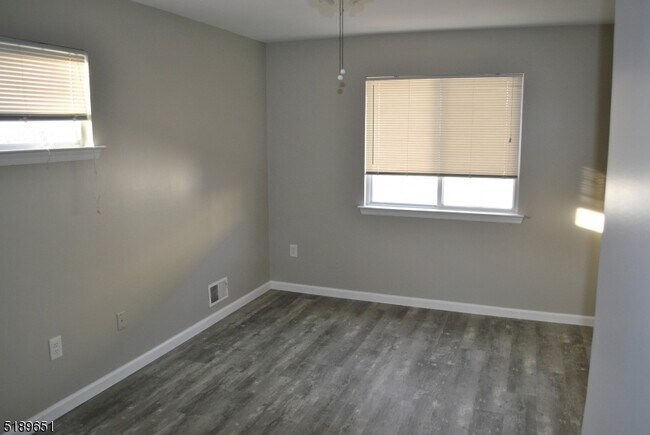 Building Photo - 910 Reed Ct