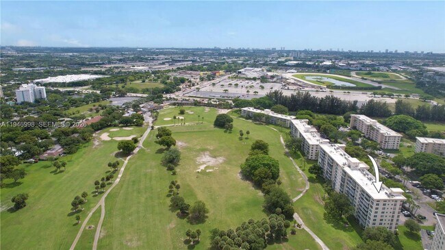 Building Photo - 2661 S Course Dr