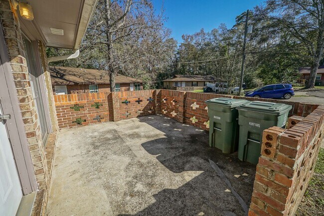 Building Photo - 2304 Hartsfield Ct