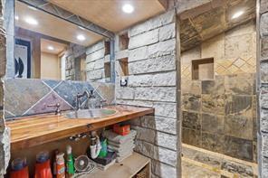 Building Photo - 111 Oaktree Ln