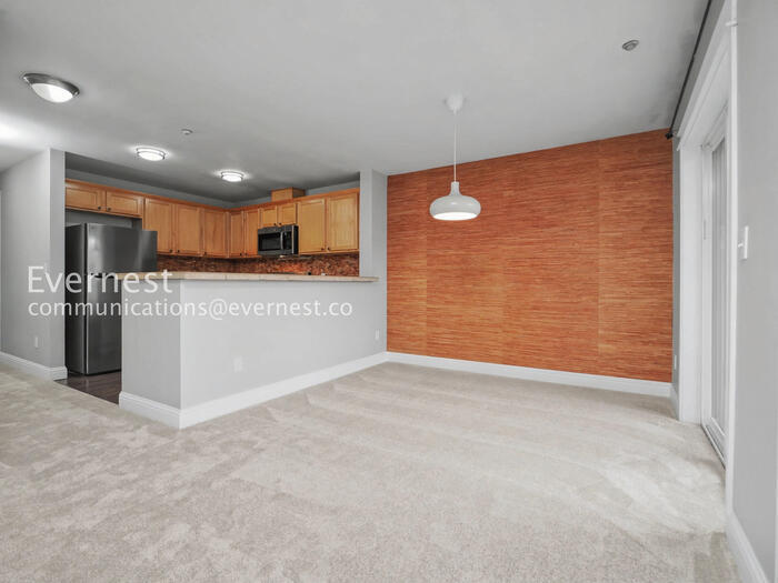 Building Photo - 1698 25th Pl NE