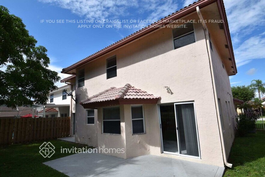Building Photo - 10154 Aqua Vista Way