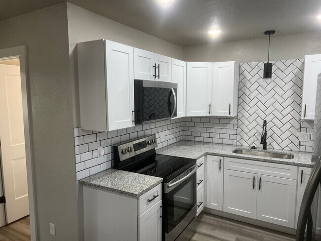 Building Photo - 2162 Airport Rd