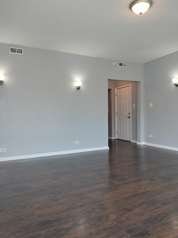 Building Photo - 2525 E 72nd Pl