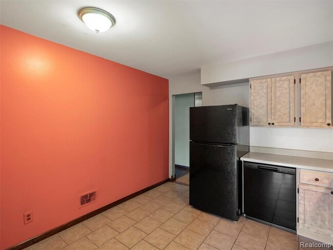 Building Photo - 27689 Echo Valley W