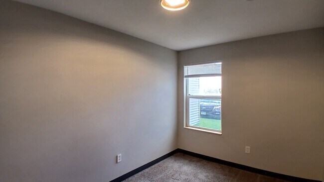 Building Photo - 60 Miller Ave SW