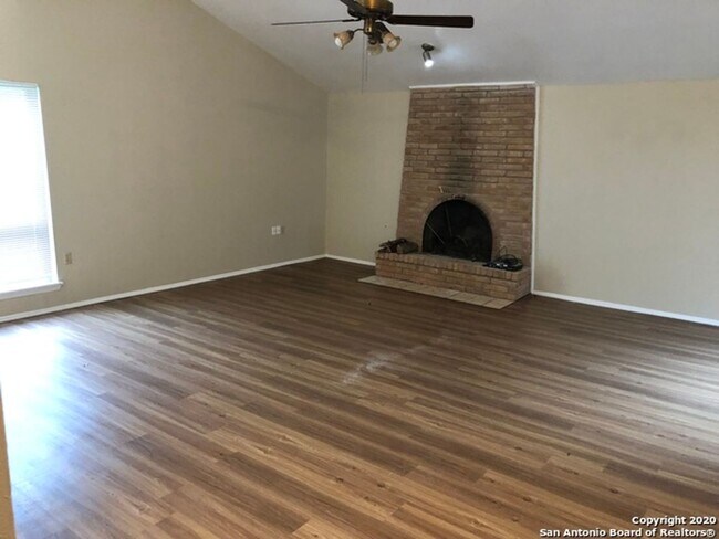 Building Photo - **Single-Story Home on Large Lot in Olympia subdivision**