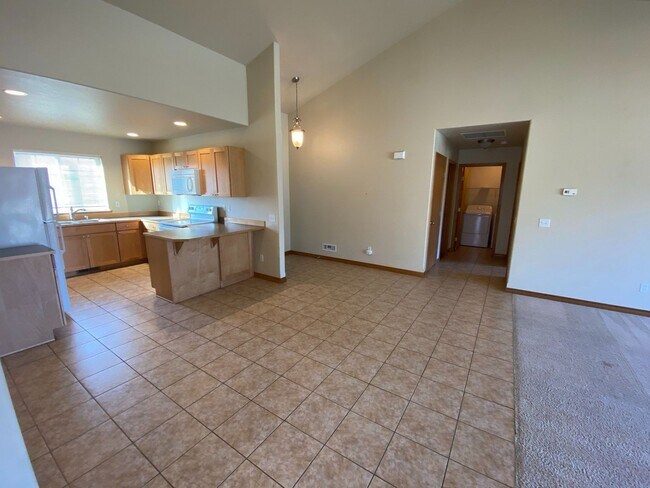 Building Photo - Nice 3 Bed, 2 Bath Home!