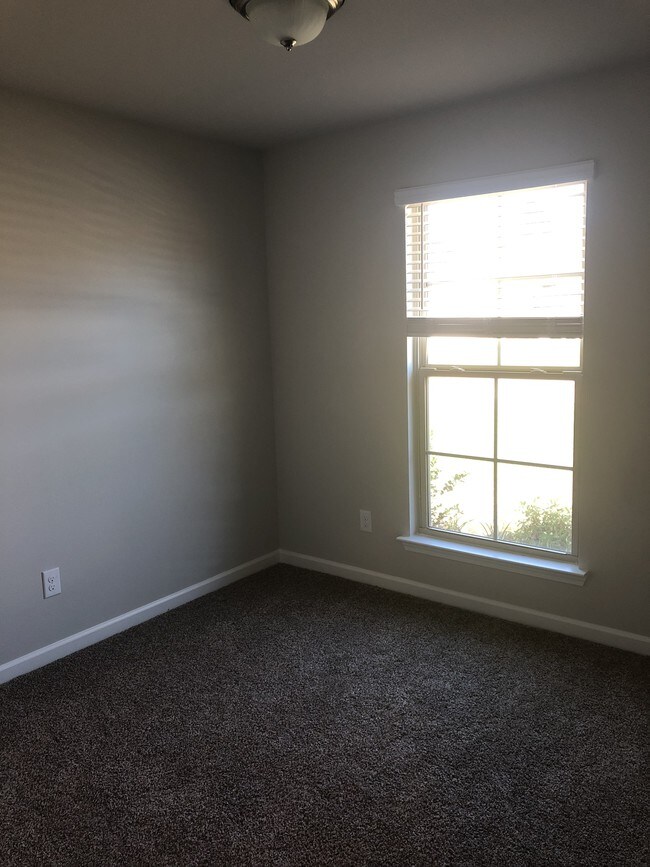 Building Photo - 28450 Evangeline Ln