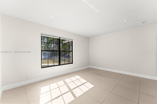 Building Photo - 18055 Sycamore Dr W