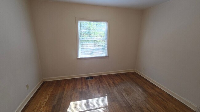 Building Photo - Forest Acres