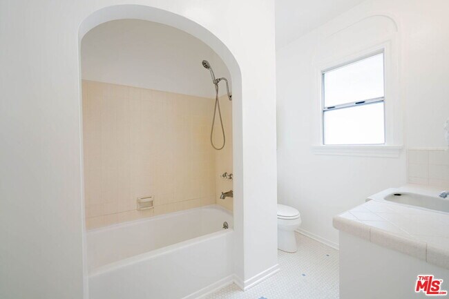 Building Photo - 1022 21st St