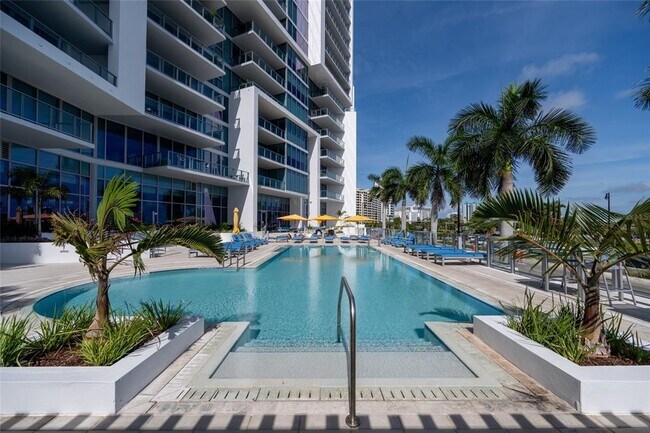 Building Photo - 1155 N Gulfstream Ave
