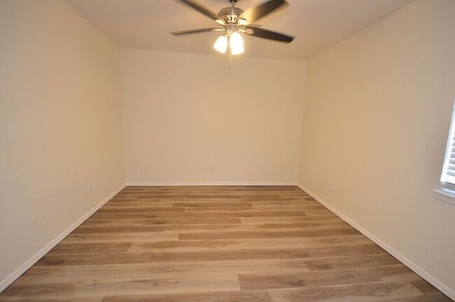 Building Photo - 2 BED 1.5 BATH TOWNHOUSE -WARR ACRES