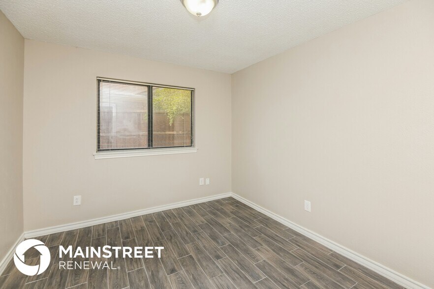 Building Photo - 2206 Mediterranean Ave