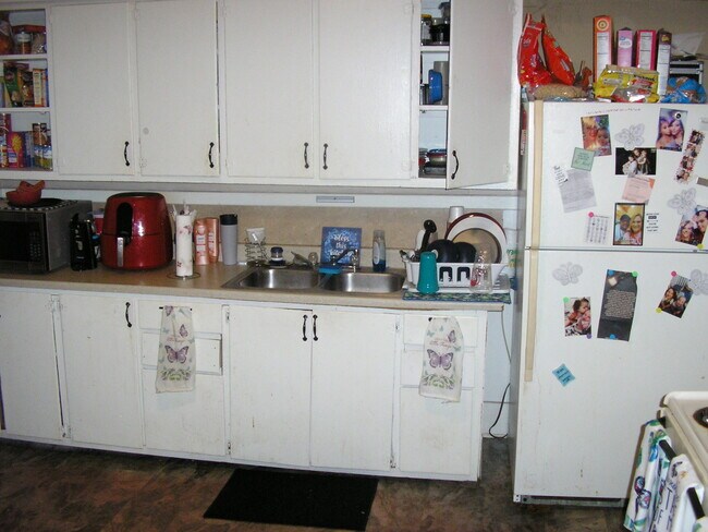 Building Photo - 1584 Collegeview Dr