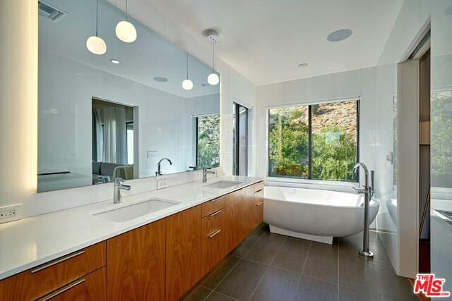 Building Photo - 6435 Innsdale Dr