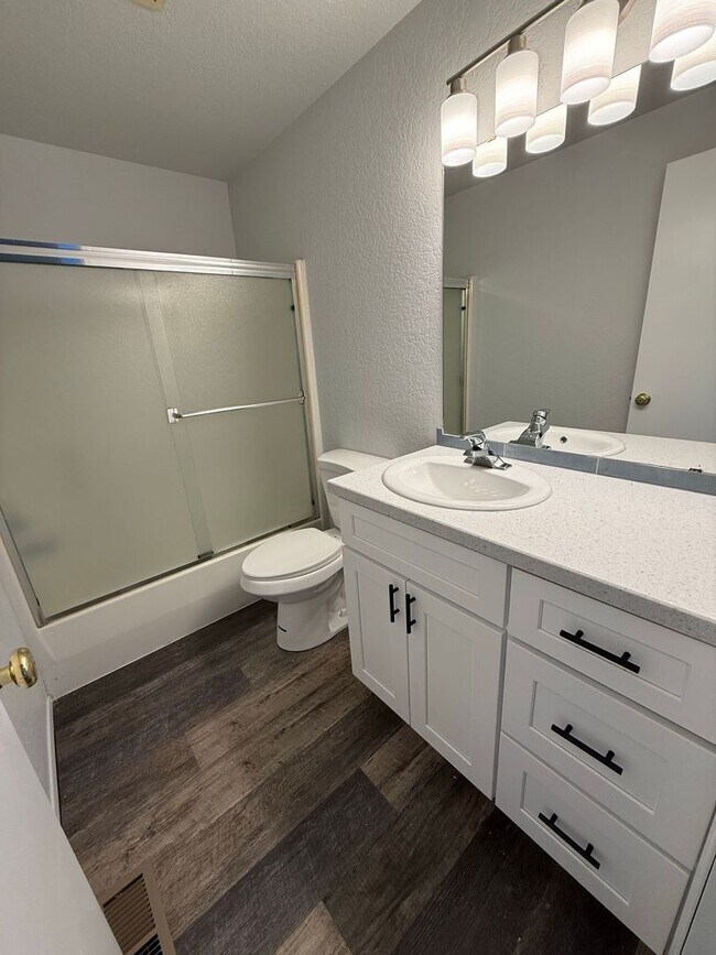 Building Photo - Cozy 3 bedroom Duplex in Berry Valley Estates