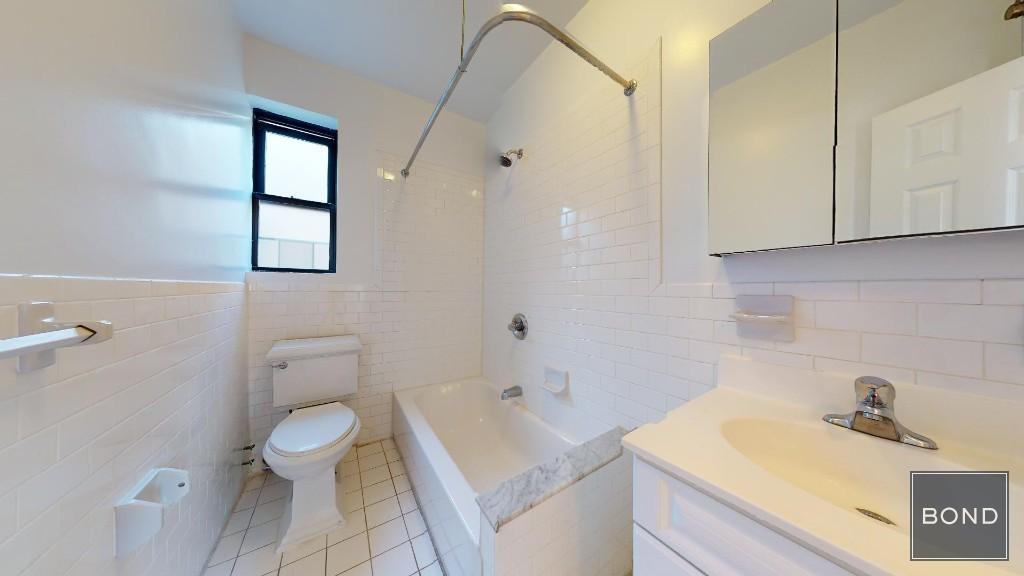 Building Photo - 620 W 171st St