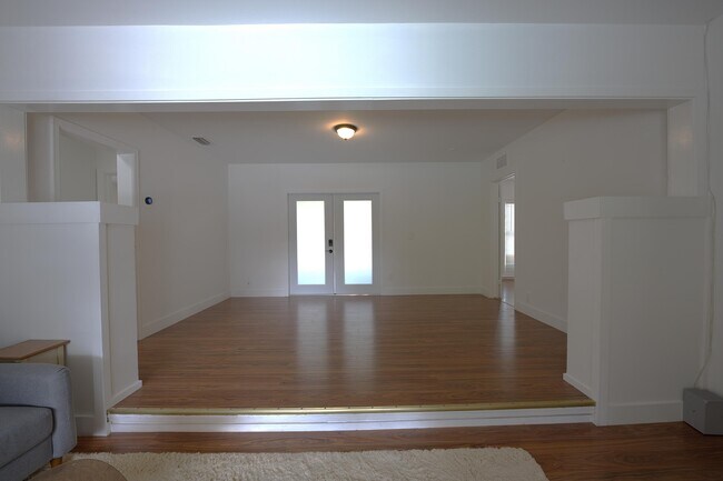 Building Photo - 717 N E St