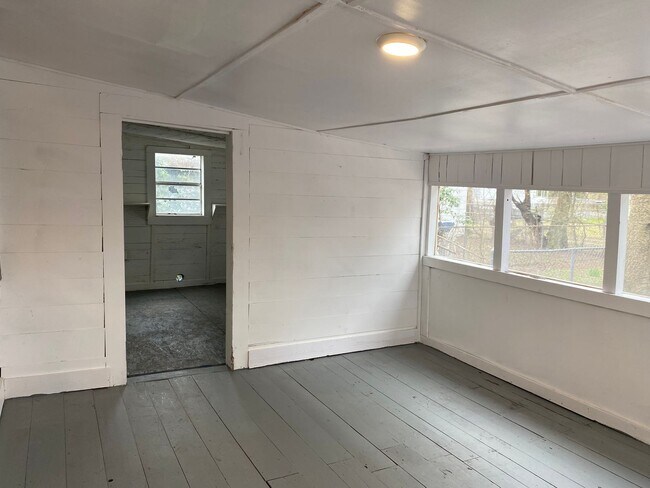 Building Photo - 1/2 off First Month's Rent plus $50 Amazon...