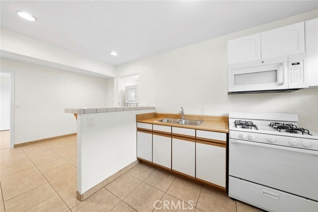 Building Photo - 221 Cabrillo St