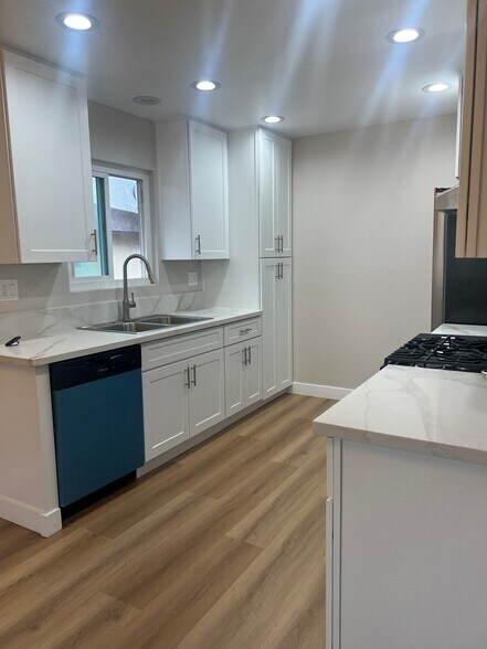 Kitchen - 2059 S Nautical St