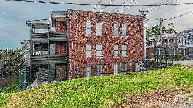 Building Photo - 802 Central Ave