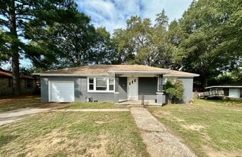 Building Photo - 503 N Van St