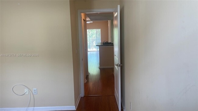 Building Photo - 6020 W Sample Rd