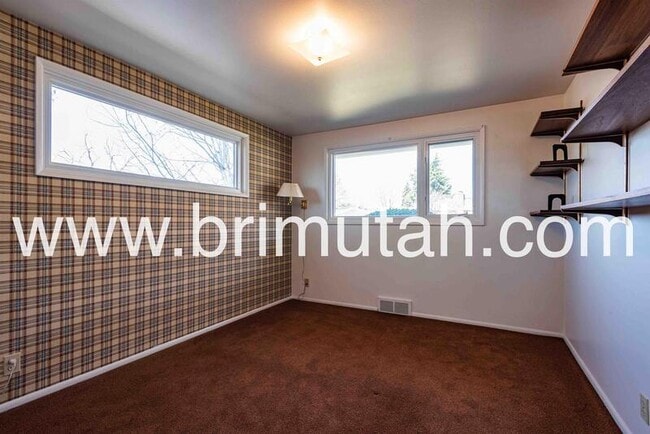 Building Photo - 2630 Lincoln Ln